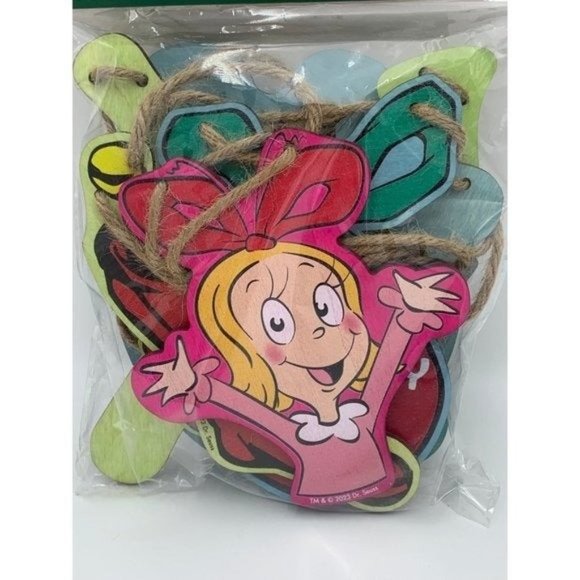 Dr. Seuss The Grinch Who Stole Christmas Garland 8 FT - Picture 3 of 8